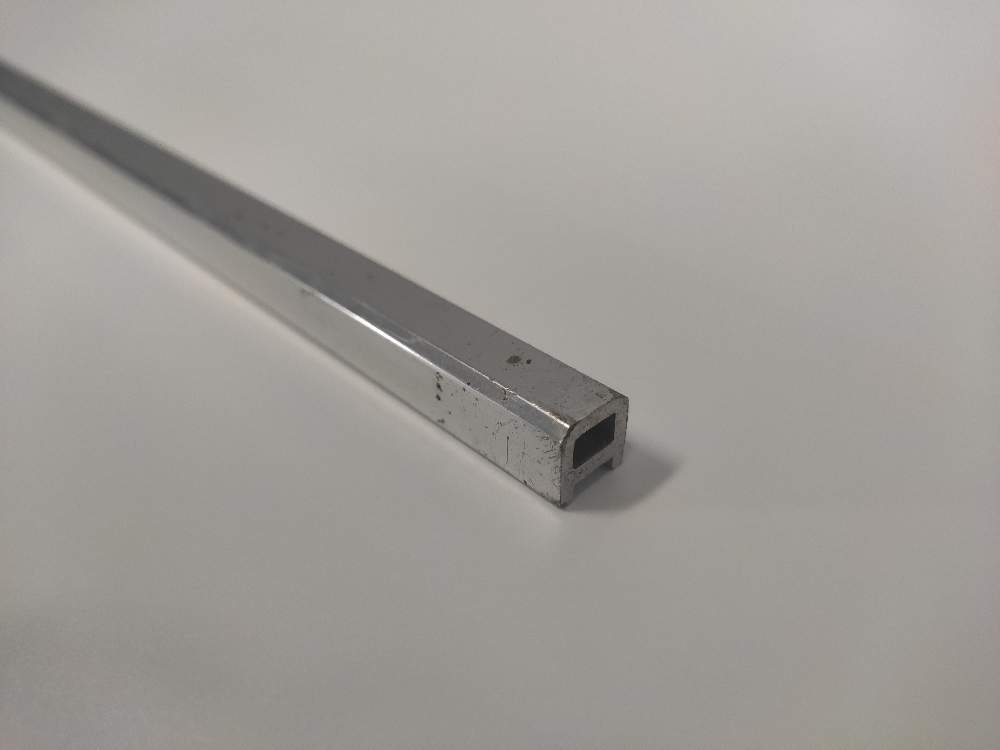Square aluminium water bar, 10 × 10 mm, 3 m