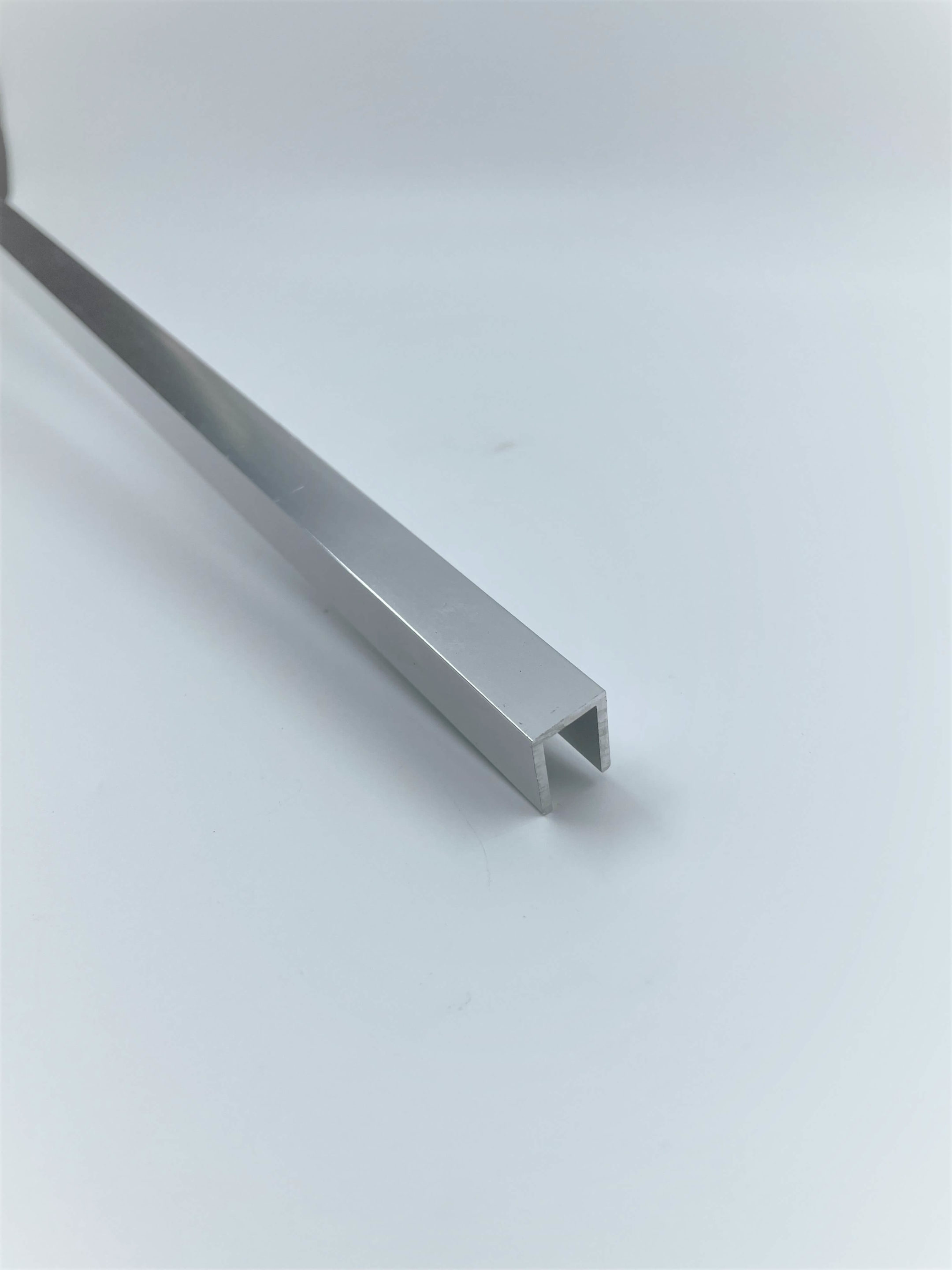 Wall & floor channel for 10 mm glass, flat base, 2900 mm